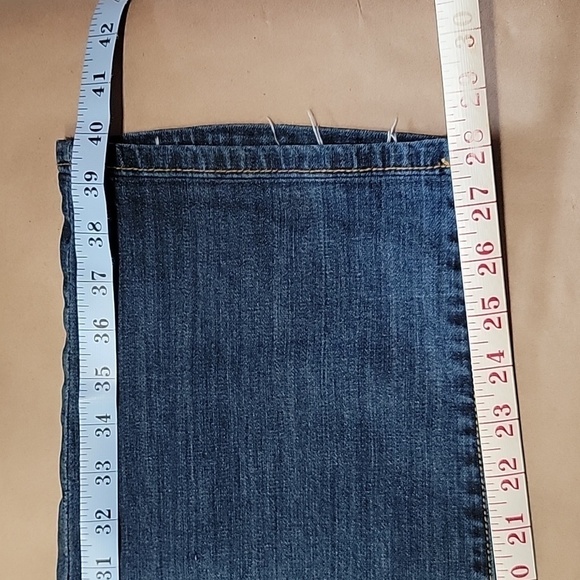 Lucky Brand, Size 38 x 30 Classic Fit Blue Jean.  Excellent Used Condition - Picture 8 of 12